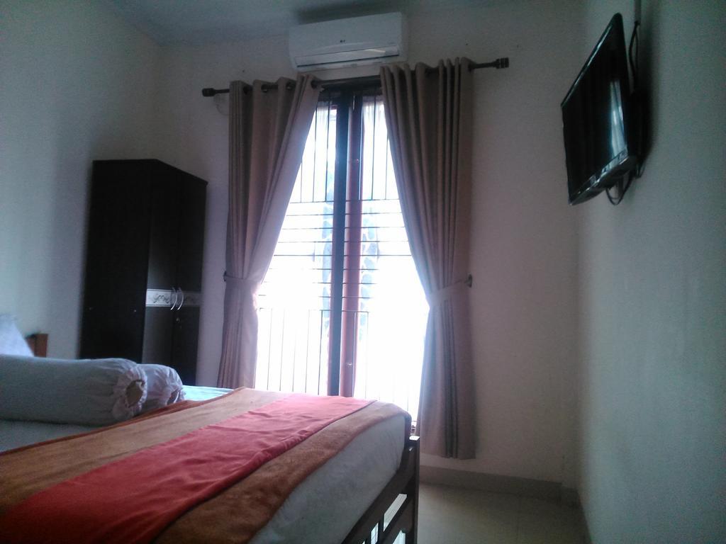 Rumah Sarwestri Hotel Bandung Room photo