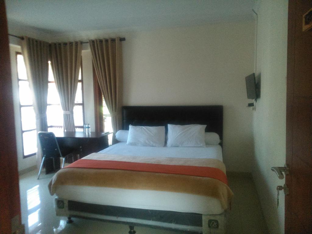 Rumah Sarwestri Hotel Bandung Room photo