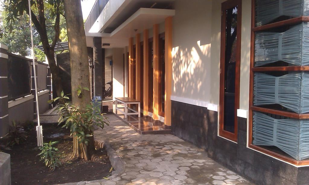 Rumah Sarwestri Hotel Bandung Exterior photo