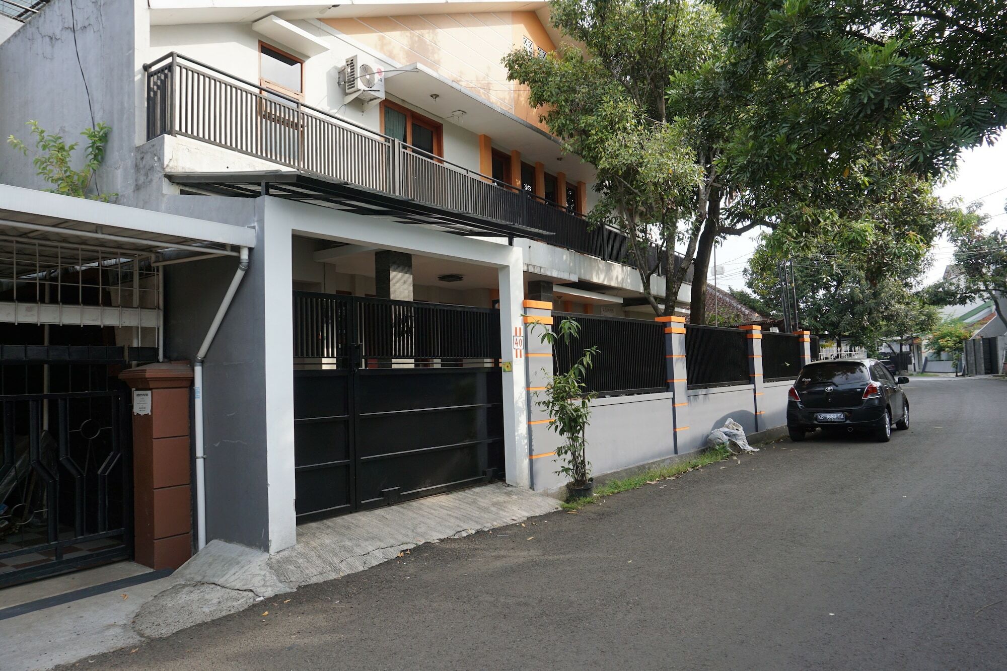 Rumah Sarwestri Hotel Bandung Exterior photo